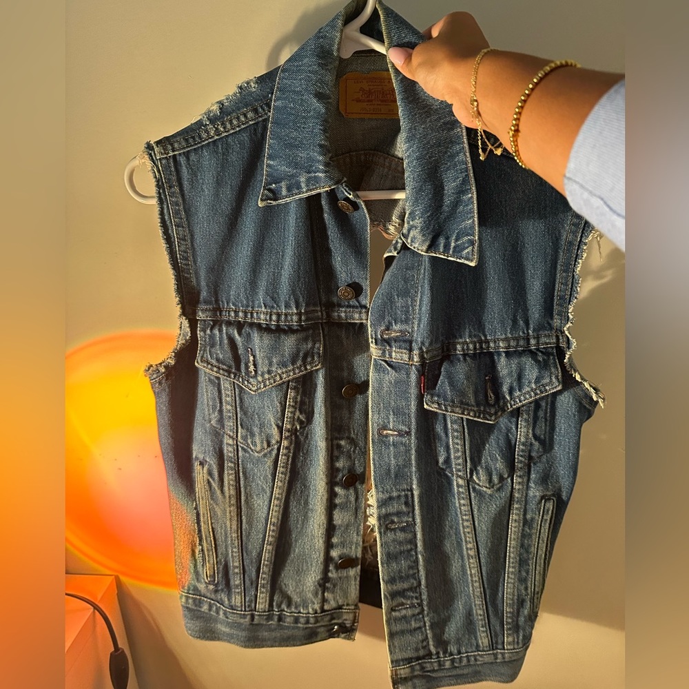 Levi Distressed Denim vest